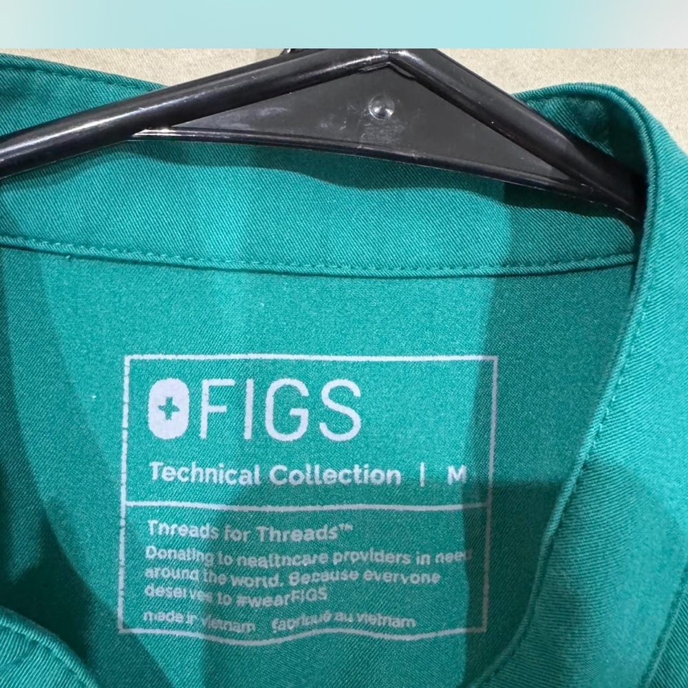 Figs Green Technical Collection Top - Picture 3 of 3